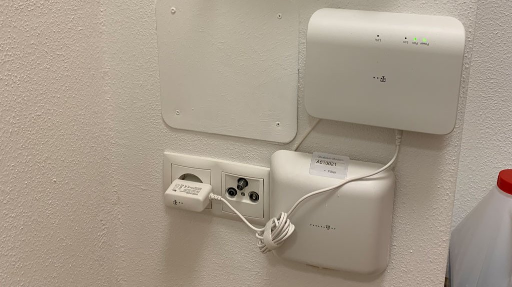 Router-Installation, wie sie bei Datentechnik Installationen von Elektro Beck Verwendung findet