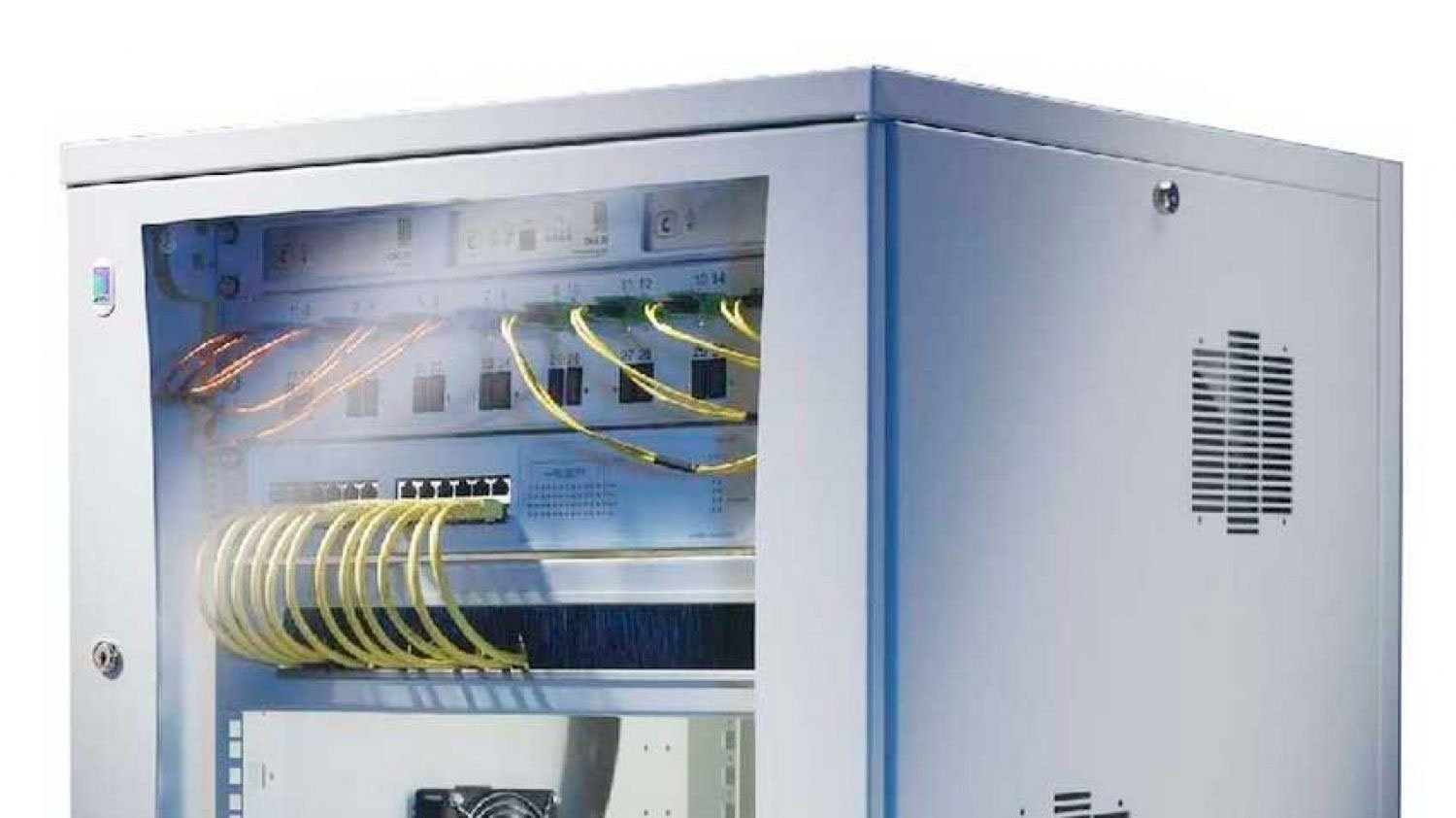Ein Netzwerkschrank, wie er bei Datentechnik Installationen von Elektro Beck Verwendung findet