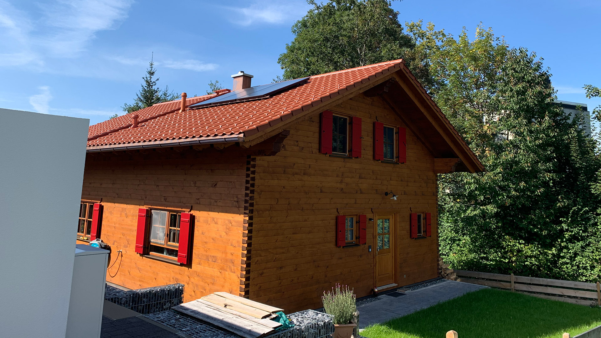 Ein braunes Blockhaus in Kempten